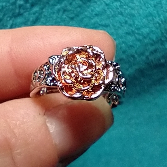 Goldtone rose silvertone band flower floral ring - Picture 1 of 5